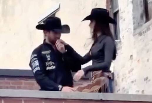 Белла Хадид показала интимное фото с возлюбленным