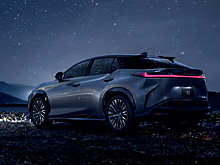 Lexus бесплатно предоставит владельцам электрокаров RZ бензиновые машины