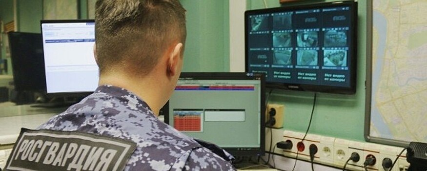 В Санкт-Петербурге BMW врезался в витрину ресторана на 6-й линии Васильевского острова