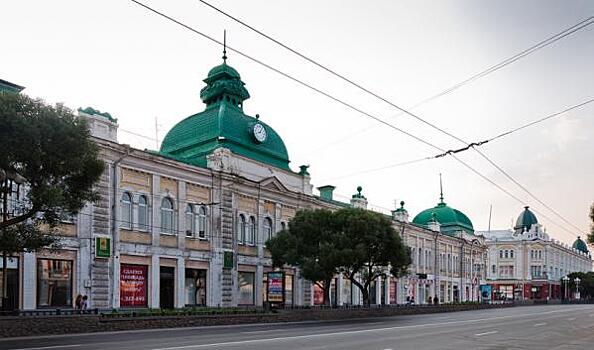 Дорожную пыль в Омске убирают вакуумными пылесосами, но жители не видят улучшений