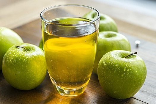 Врачи предупредили об опасности яблочного сока
