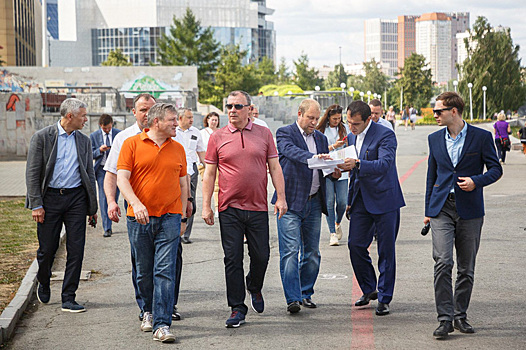Власти Екатеринбурга избавляются от позора, замеченного Захаровой