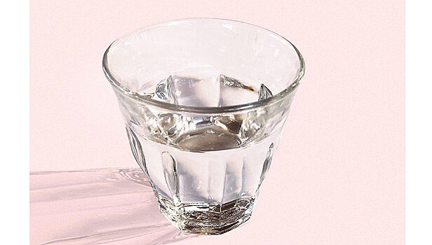Ликбез: какой бывает минеральная вода и как правильно ее пить в лечебных целях