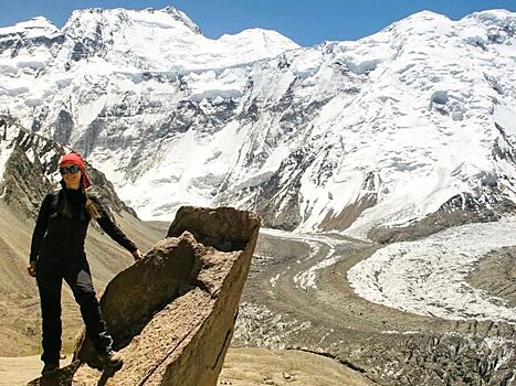 Россиянка Наговицина находится рядом с погибшим 10 лет назад альпинистом