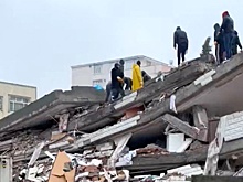 МЧС: Более 100 российских спасателей прибыли в пострадавшую от землетрясения Турцию