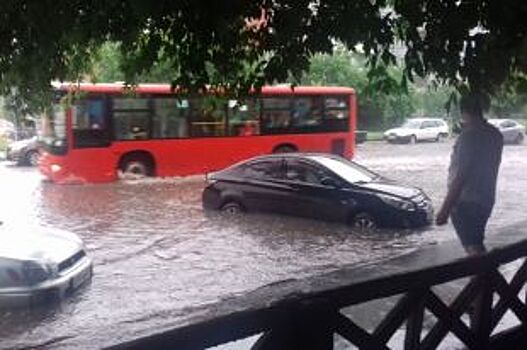Прошедший ливень затопил улицы и дворы в Красноярске