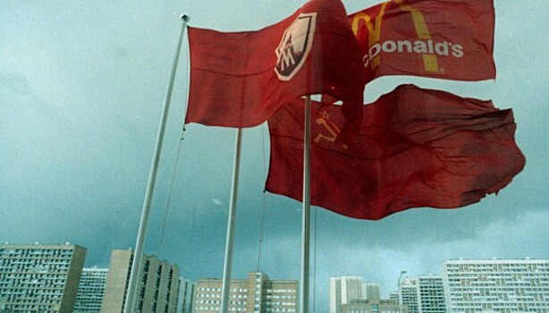30 исторических фото открытия первого «Макдоналдса» в Москве в 1990 году