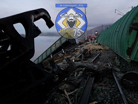 Сошедшие с рельсов вагоны повредили 150 метров пути