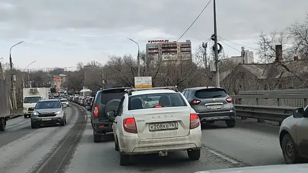 В Самаре Южный мост сковала огромная пробка