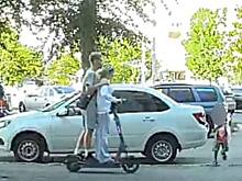 В Оренбурге пара подростков на электросамокате сбила 8-летнего мальчика