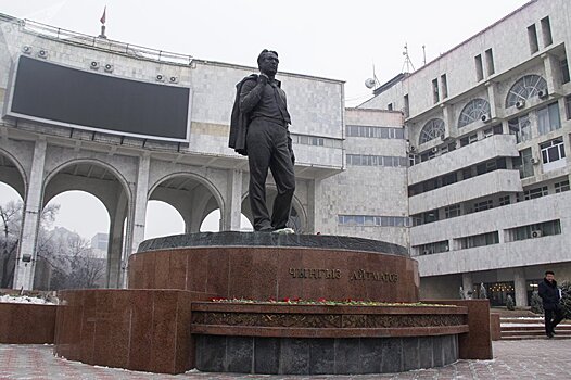 В Кыргызстане будет построен культурный комплекс в честь Айтматова — премьер