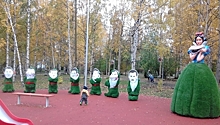 В Архангельске портреты чиновников повесили на скульптуры Белоснежки и семи гномов
