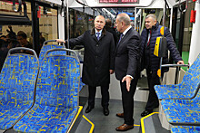 Путину в Твери показали электропоезд и трамвай