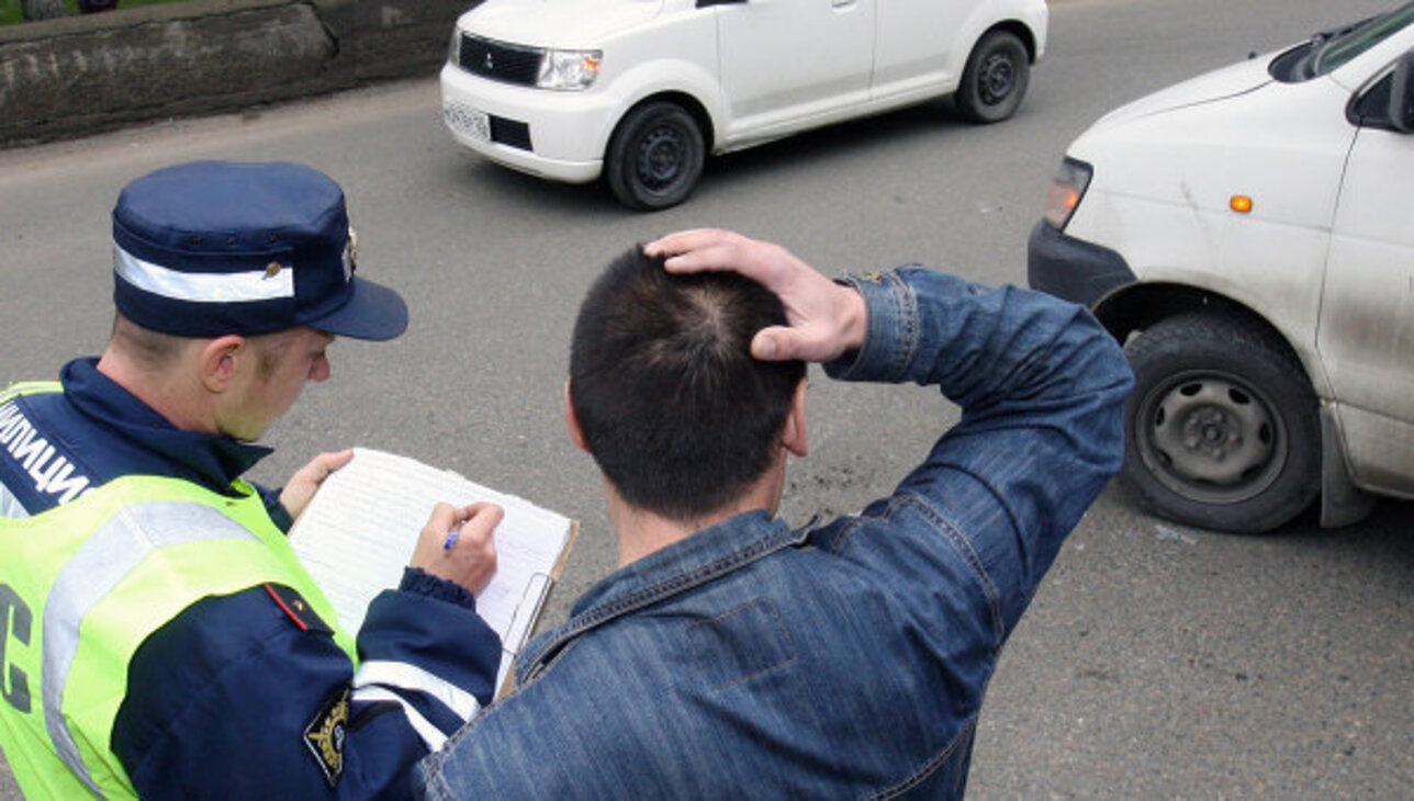 Штраф картинка. Штраф печать. Штраф. Инспектор выписывает штраф. Административный штраф картинки.