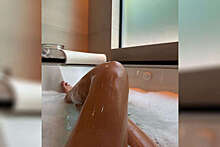 Кайли Дженнер опубликовала обнаженное фото в ванне