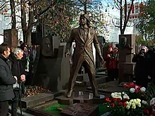 На Новодевичьем кладбище открыли памятник Дмитрию Хворостовскому