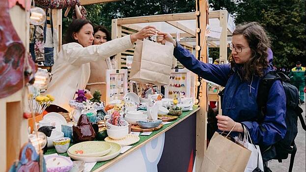 Более 2,2 тысячи добрых подарков от особых мастеров приобрели москвичи на благотворительной ярмарке