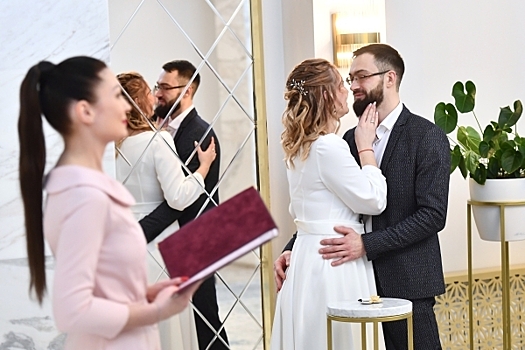 Россиян могут освободить от оплаты госпошлины при регистрации брака
