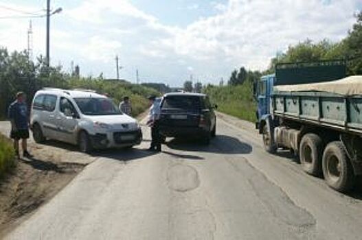 Экс-мэр Сысерти попал в ДТП и дорожную потасовку