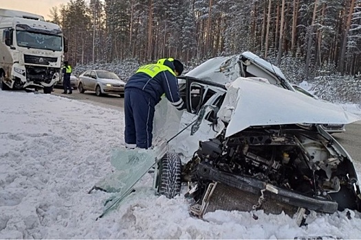 "Выявили недостатки полотна": подробности смертельной аварии с иномаркой и фурой на ЕКАД