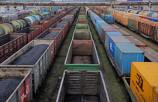 Транзитные грузы по РФ могут снабдить электронными пломбами