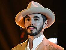 Бросившего жену по телефону российского певца заподозрили в подготовке к свадьбе