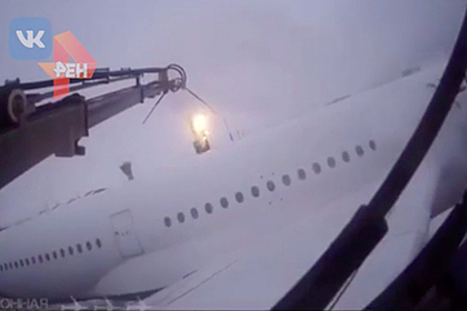 Появилось видео столкновения поливочной машины и российского самолета