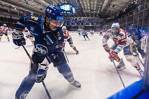 53-летний Яромир Ягр готовится к сезону в Чехии и сыграл в товарищеском матче, продолжит ли он карьеру