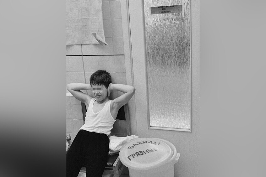 Ребенок в очереди на перевязку в Детской городской клинической больницы № 13 имени Н. Ф. Филатова, Москва, Россия, сентябрь 1992 года