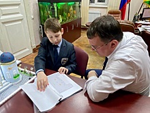 Пятиклассник из Арзамаса представил мэру города макет детского центра
