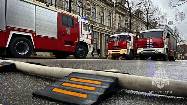 Десять человек эвакуировали из полыхающего дома в центре Краснодара