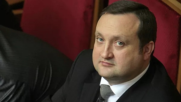 ЕС снял санкции с экс-премьера Украины