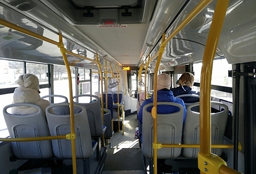В омских автобусах заработали валидаторы для оплаты без кондукторов