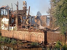 Два коттеджа загорелись на территории загородного клуба в Малом Козино