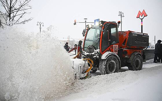 На Москву обрушились снегопады. Как столица переживает погодный апокалипсис?