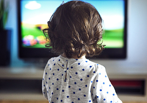Россиянам рассказали об опасности просмотра телевизора для детей