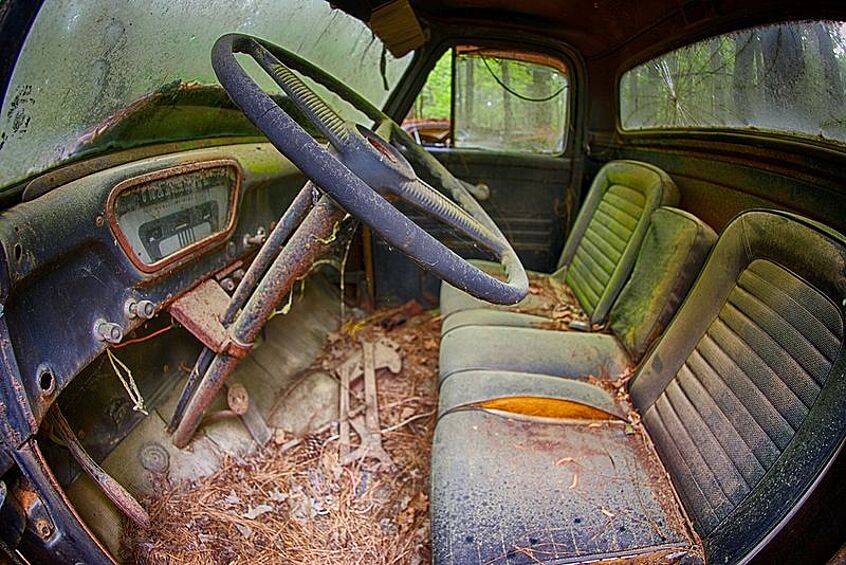 Все свое детство Дин играл с машинами.