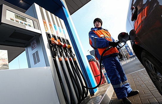 Цены на бензин Аи-92 и Аи-95 за неделю выросли на 11 и 10 копеек за литр