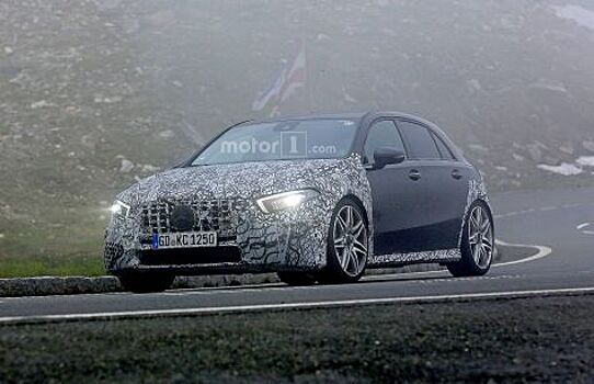 Шикарный Mercedes-AMG A45 в Германии попался фотошпионам
