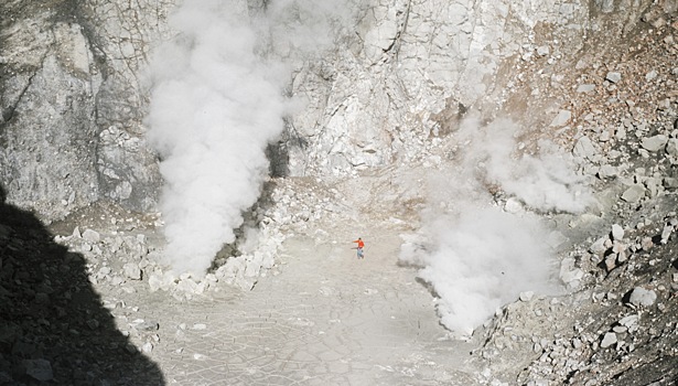 Курильский вулкан Эбеко выбросил пепел на 3,5 км