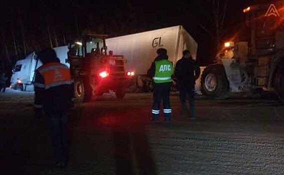 Грузовик с пивом не смог вовремя притормозить