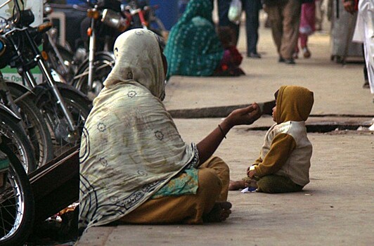 Экономику Пакистана душит высокий уровень бедности