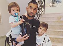 Футболист Александр Самедов поделился редким фото с тремя сыновьями