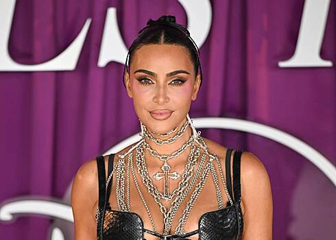 Ким Кардашьян вышла в свет с чемпионом «Формулы-1» после слухов о романе