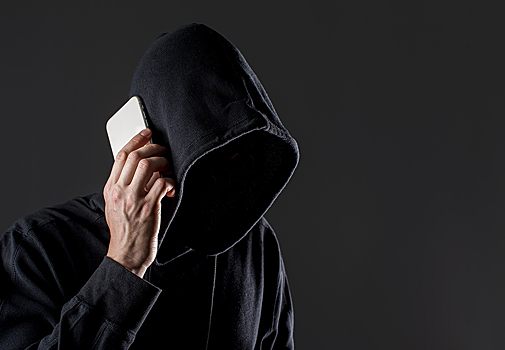 Россиянам стали звонить мошенники из «подсанкционных банков». Как их вычислить