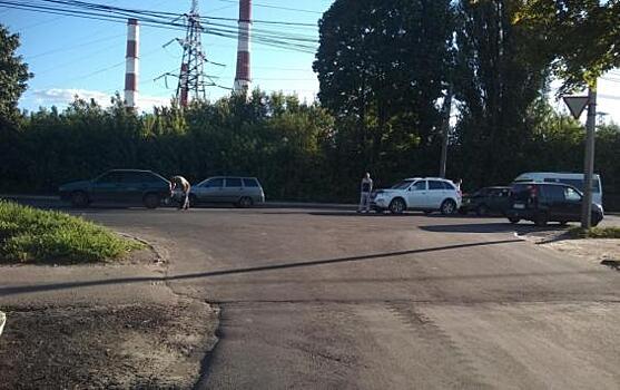 Молодой и пожилой водитель не поделили дорогу в Курской области