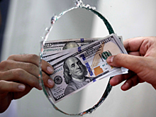 Доллару предсказали падение до 52 рублей