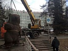 С территории около мэрии Красноярска убрали «зеленого» медведя