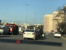 Две иномарки столкнулись на улице Богородского в Нижнем Новгороде