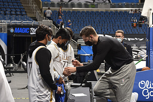 Лука Дончич, Трэй Янг и Карл Энтони-Таунс претендуют на приз НБА за общественную деятельность